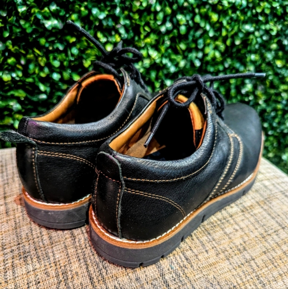 Dockers Black Leather Lace-Up Oxfords with Tan Trim